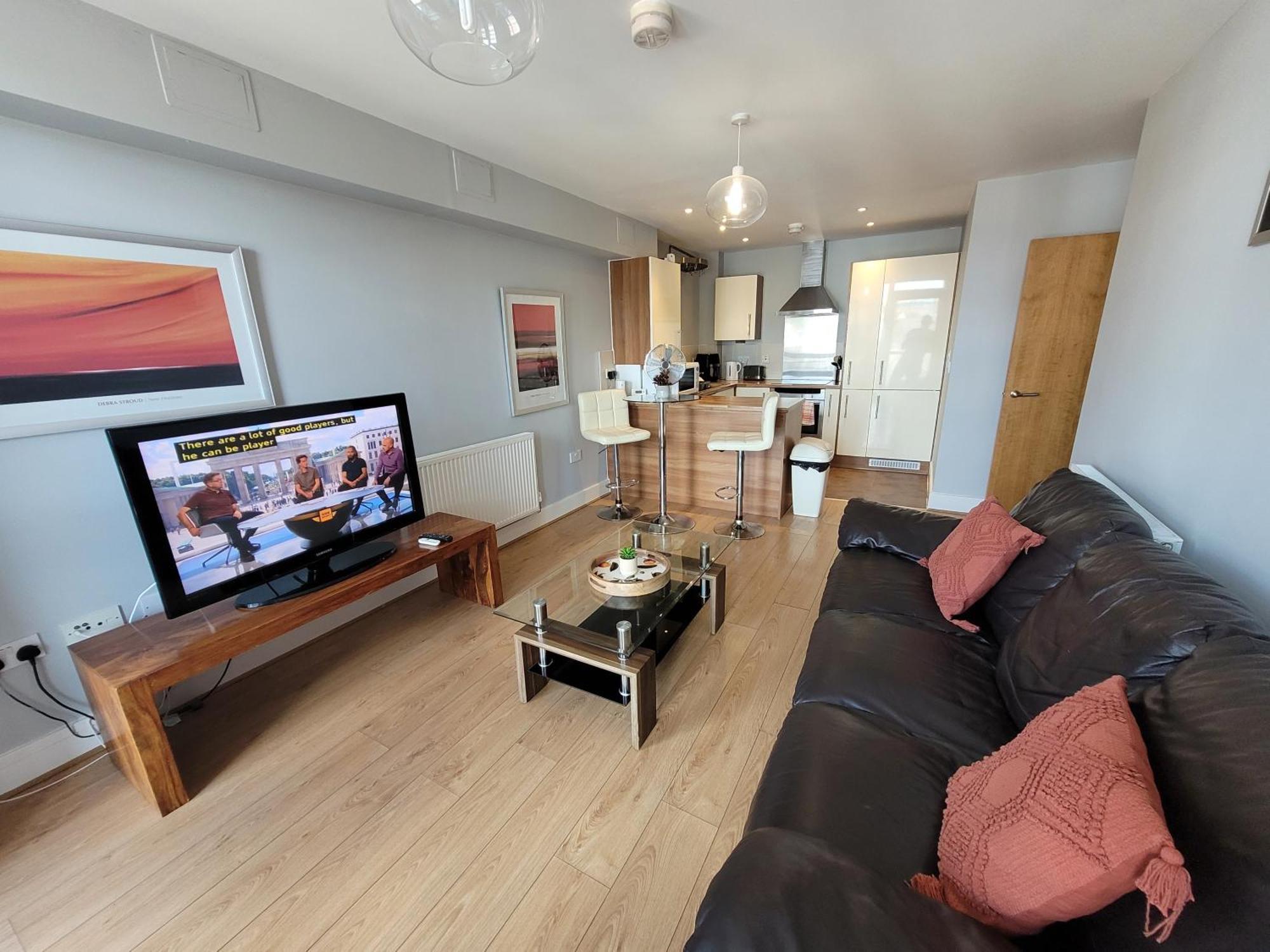 Lesley Court- A Lovely Spacious 2 Bedroom Apartment By Catchpole Stays Chelmsford Exterior photo