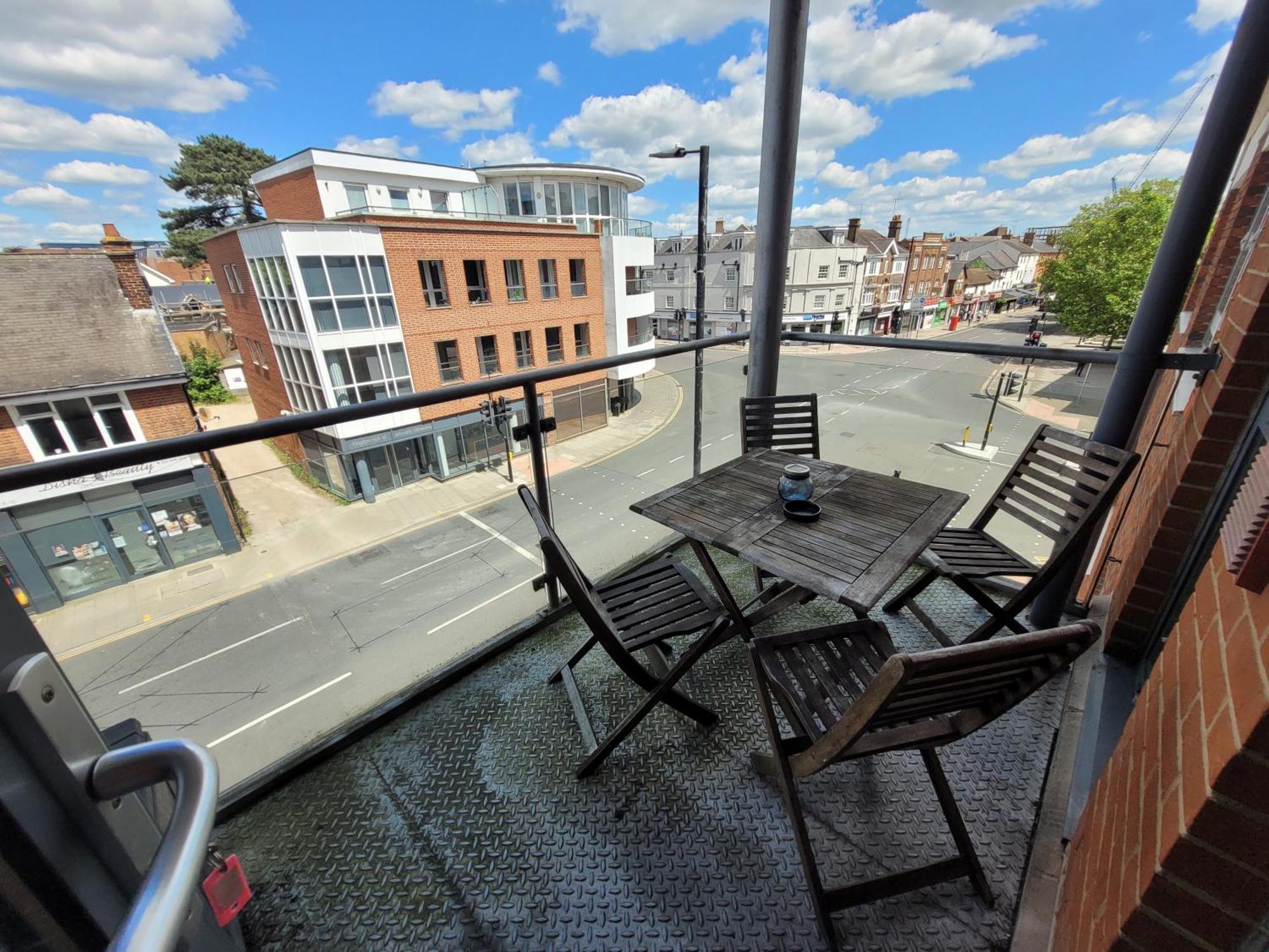 Lesley Court- A Lovely Spacious 2 Bedroom Apartment By Catchpole Stays Chelmsford Exterior photo